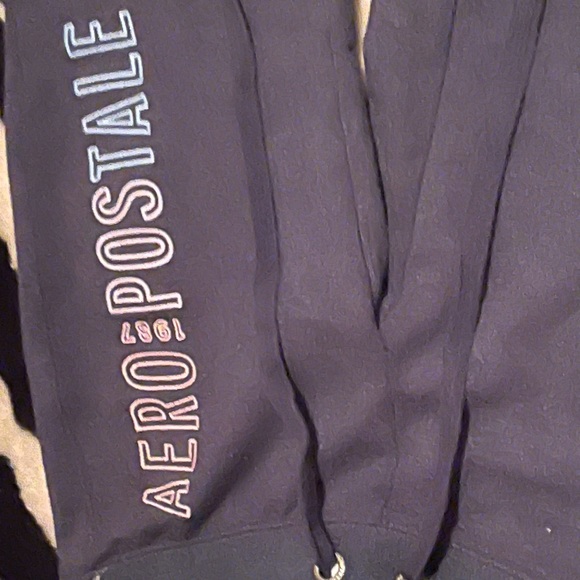 I sell pants for $10. Vendo pantalones a $10. - Picture 2 of 9